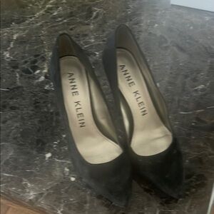 Anne Klein black suede pumps